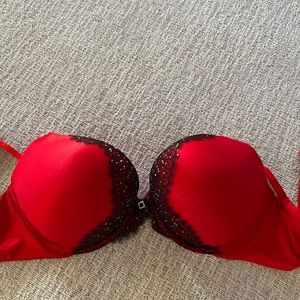 VERY CLEAN ! Victoria's Secret Bombshell Miraculous Bra.